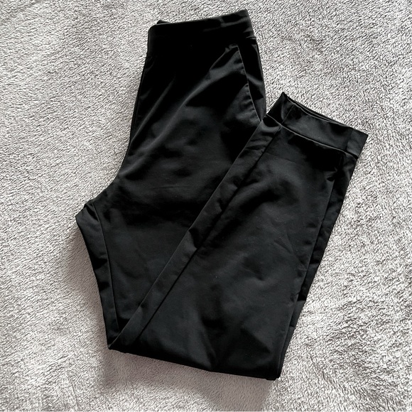 Uniqlo Joggers 🖤 - Picture 2 of 10